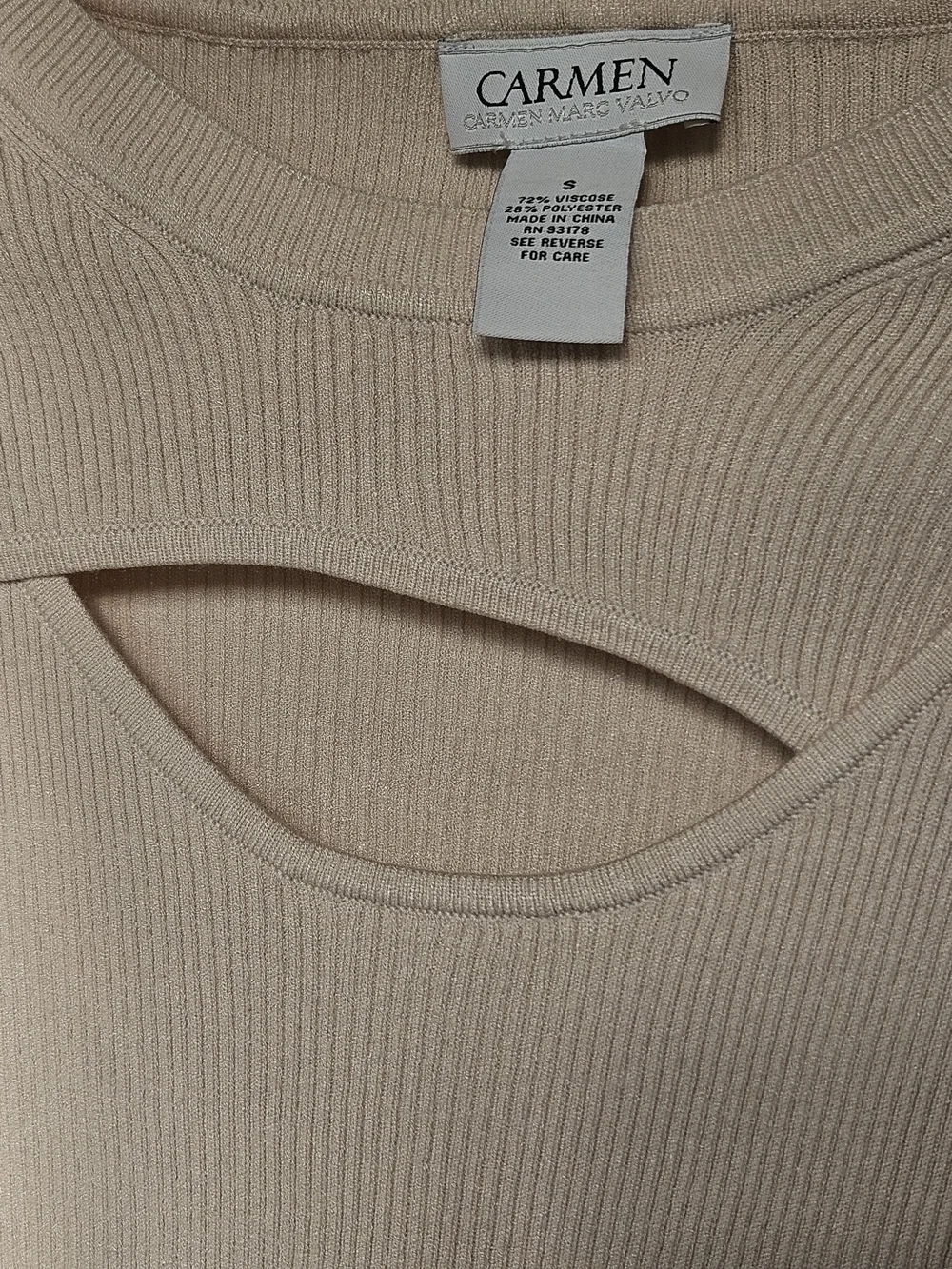 Carmen Marc Valvo Cream Ribbed Long-Sleeve Cutout Top - Picture 7 of 8